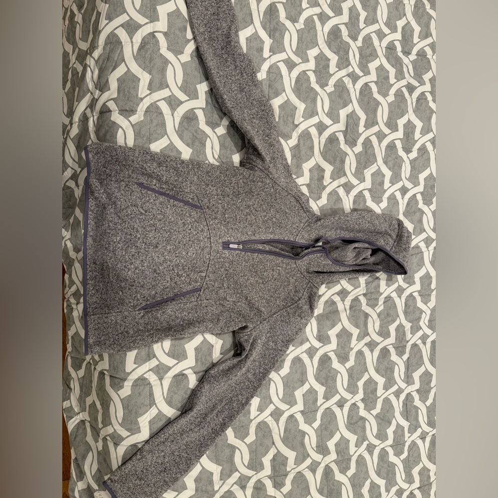 Women’s lululemon pullover hoodie.  No tag, only worn once!  Like brand new!